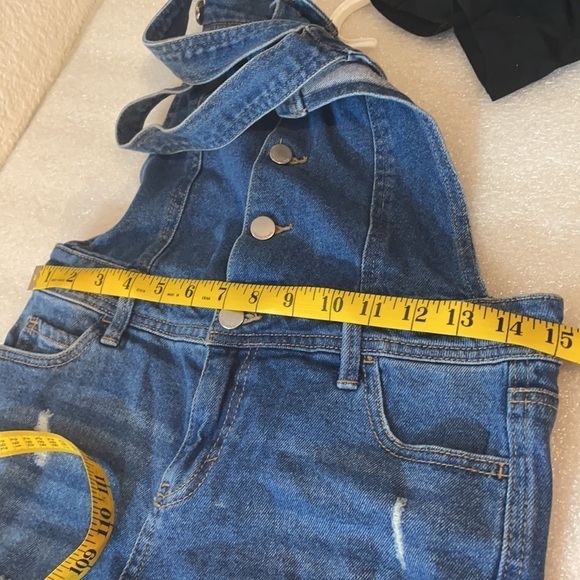 DISTRESSED TINSELTOWN RIPPED CUFFED DENIM SHORTALLS - SIZE MEDIUM - Picture 11 of 16